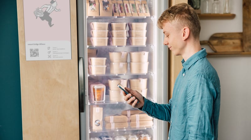 gustav_sf_open_fridge
